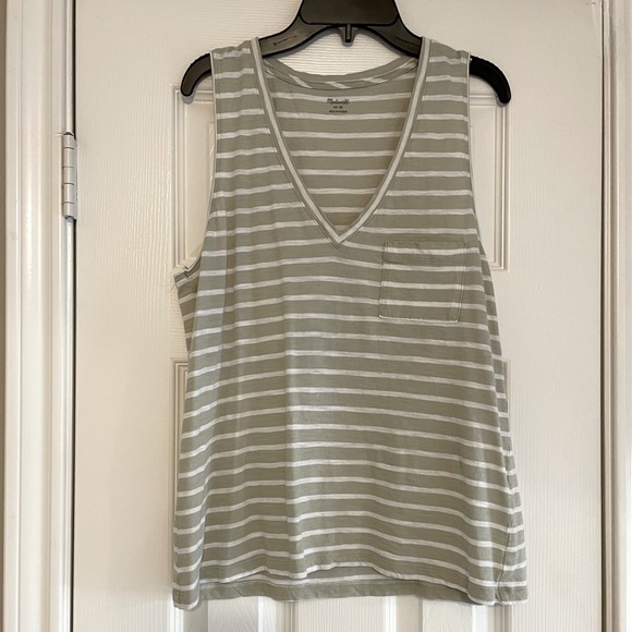 Madewell whisper cotton V-neck pocket tank - Picture 2 of 6